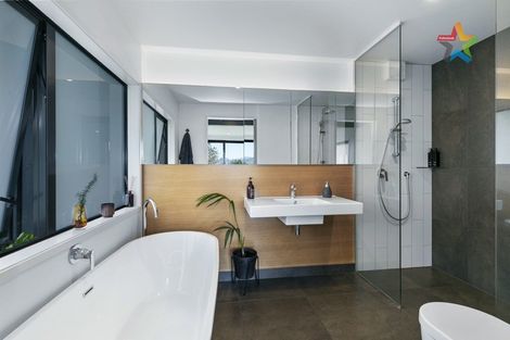 Photo of property in 58b Pekanga Road, Normandale, Lower Hutt, 5010