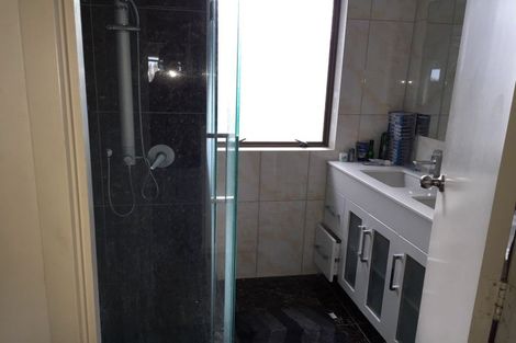 Photo of property in 15a Correa Court, Goodwood Heights, Auckland, 2105