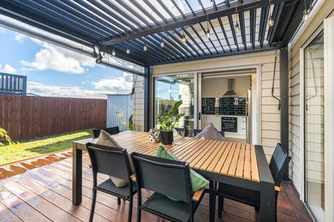 Photo of property in 14 Waikohi Avenue, Glenbrook, 2681
