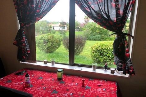 Photo of property in 50c Mirrabooka Avenue, Botany Downs, Auckland, 2010