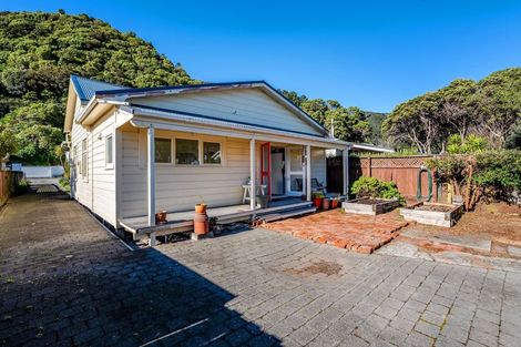 Photo of property in 240 Muritai Road, Eastbourne, Lower Hutt, 5013