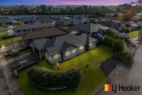 Photo of property in 31 Harbour Crest Drive, Waiuku, 2123