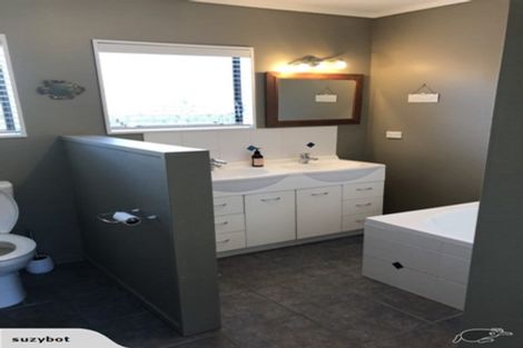 Photo of property in 11 Renata Road, Otaki, 5512