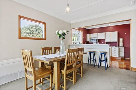 Photo of property in 9 Knoll Street, Island Bay, Wellington, 6023