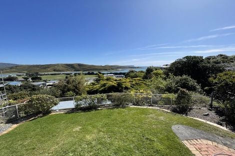 Photo of property in 27 Mana View Road, Paremata, Porirua, 5026