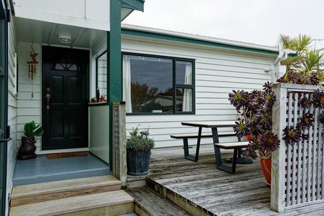 Photo of property in 1 Tamarisk Drive, Riversdale Beach, Masterton, 5872