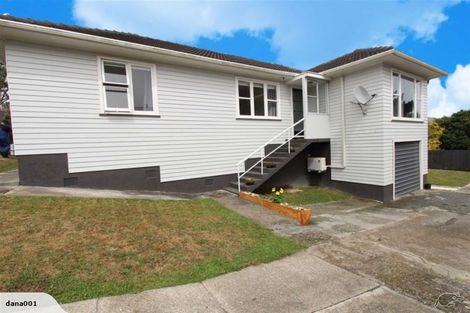 Photo of property in 31 Turville Crescent, Newlands, Wellington, 6037