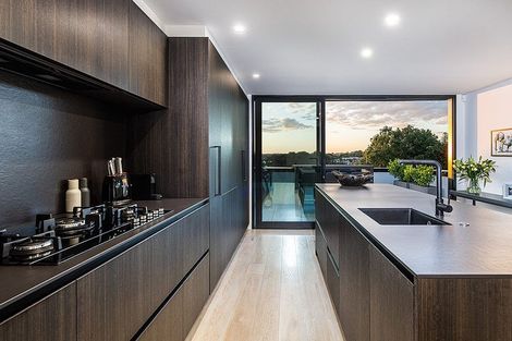 Photo of property in 314c Hurstmere Road, Takapuna, Auckland, 0622