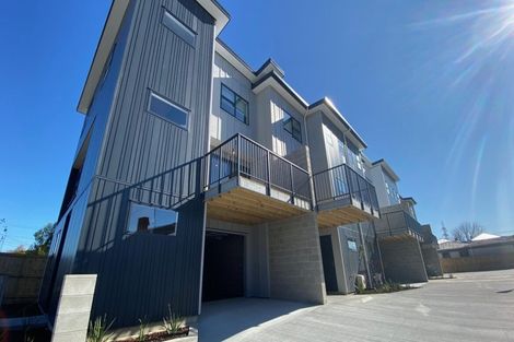 Photo of property in 2/30 May Street, Hamilton East, Hamilton, 3216