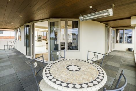 Photo of property in 254a Hurstmere Road, Takapuna, Auckland, 0622