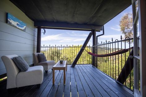 Photo of property in 1 Bay View Road, Raglan, 3225