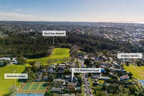 Photo of property in 1/18 Gladstone Road, Northcote, Auckland, 0627