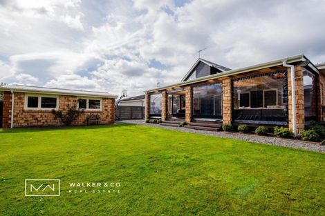 Photo of property in 15 Pempsey Street, Silverstream, Upper Hutt, 5019