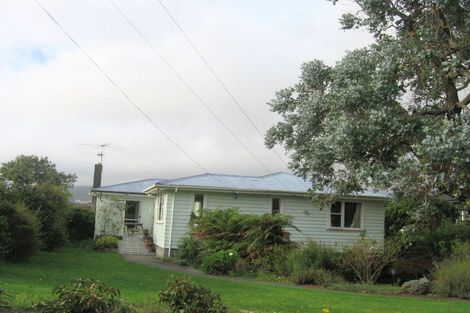 Photo of property in 4 Magdalen Street, Tawa, Wellington, 5028
