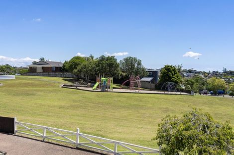 Photo of property in 14 Cyclades Place, Shelly Park, Auckland, 2014