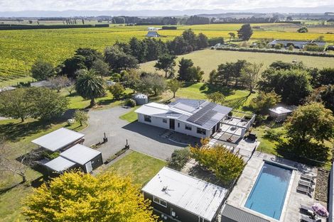 Photo of property in 1 Grey Street, Martinborough, 5711