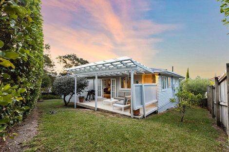 Photo of property in 8 Konini Road, Titirangi, Auckland, 0604