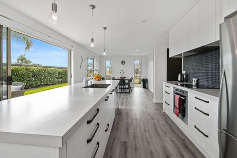 Photo of property in 120 The Boulevard, Papamoa Beach, Papamoa, 3118