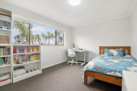 Photo of property in 111 Becroft Drive, Forrest Hill, Auckland, 0620