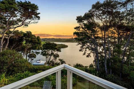 Photo of property in 24 Poplar Road, Stanmore Bay, Whangaparaoa, 0932