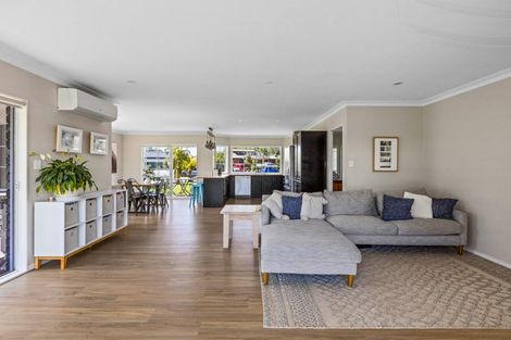 Photo of property in 33 Maygrove Drive, Orewa, 0931