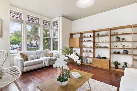 Photo of property in 33 Hobson Crescent, Thorndon, Wellington, 6011