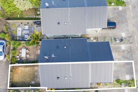 Photo of property in 7/6 John Jennings Drive, Oteha, Auckland, 0632