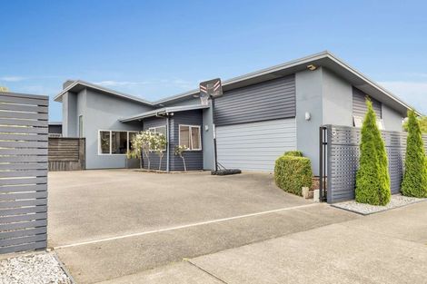 Photo of property in 5 Chestnut Close, Kelvin Grove, Palmerston North, 4414