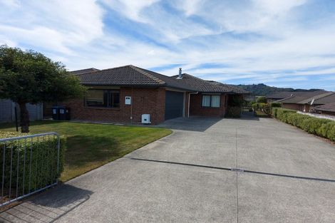 Photo of property in 50 Percy Kinsman Crescent, Riverstone Terraces, Upper Hutt, 5018