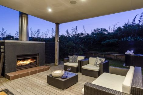 Photo of property in 22 Wonderview Road, Leigh, 0985