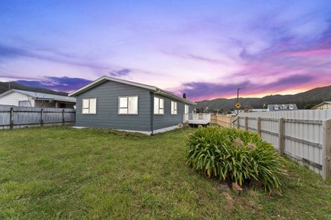 Photo of property in 1 Weymouth Grove, Wainuiomata, Lower Hutt, 5014