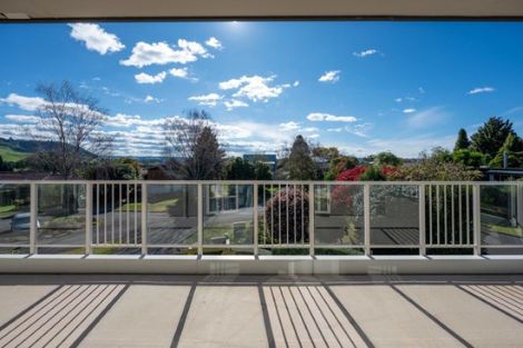 Photo of property in 2 Rika Place, Kawaha Point, Rotorua, 3010