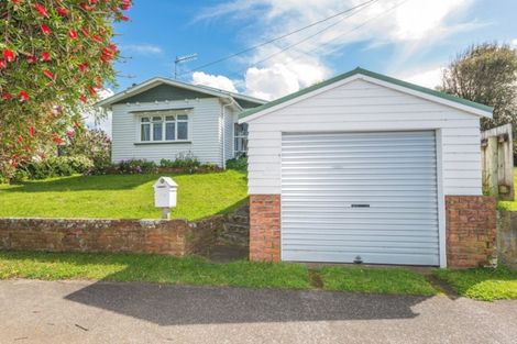 Photo of property in 100 Gonville Avenue, Gonville, Whanganui, 4501