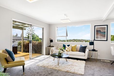 Photo of property in 2/7 Malters Place, Browns Bay, Auckland, 0630