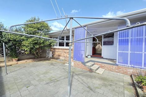 Photo of property in 2/28 West Coast Road, Glen Eden, Auckland, 0602