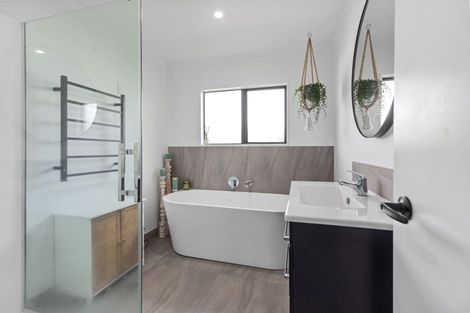 Photo of property in 10a Hayley Grove, Papamoa Beach, Papamoa, 3118