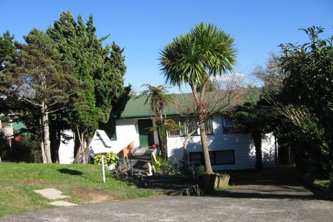 Photo of property in 19 Castaing Crescent, Te Atatu South, Auckland, 0610