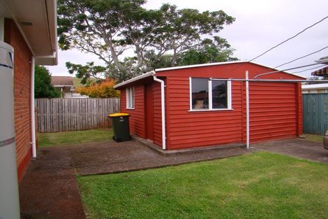 Photo of property in 20 Muir Avenue, Mangere Bridge, Auckland, 2022