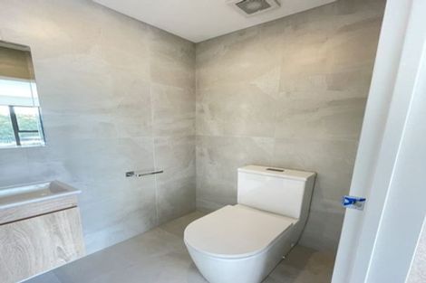 Photo of property in 5/107 Hobsonville Road, West Harbour, Auckland, 0618