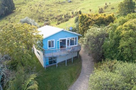 Photo of property in 4 Ocean Beach Road, Tairua, 3508