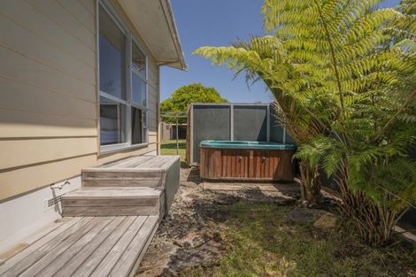 Photo of property in 18 Banks Street, Cooks Beach, Whitianga, 3591