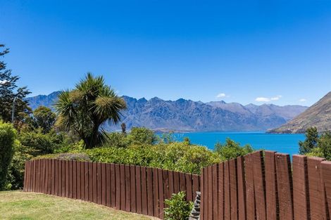 Photo of property in 11 Evergreen Place, Sunshine Bay, Queenstown, 9300