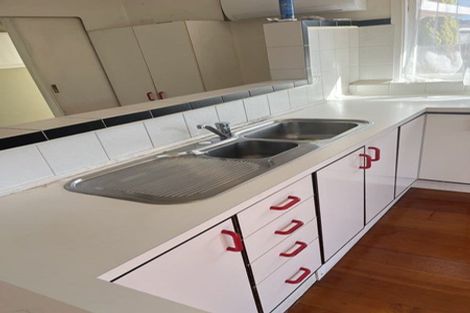 Photo of property in 125 Millbrook Road, Sunnyvale, Auckland, 0612