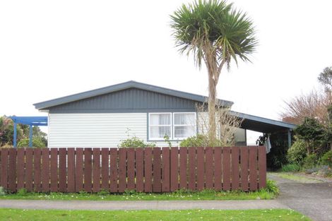 Photo of property in 16 Kowhai Street, Inglewood, 4330