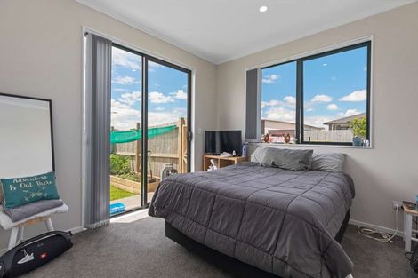 Photo of property in 2 Poutawa Lane, Clarks Beach, 2122