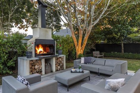 Photo of property in 2 Maurice Knowles Lane, Cashmere, Christchurch, 8022