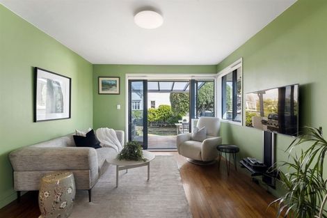 Photo of property in 190 Hurstmere Road, Takapuna, Auckland, 0622