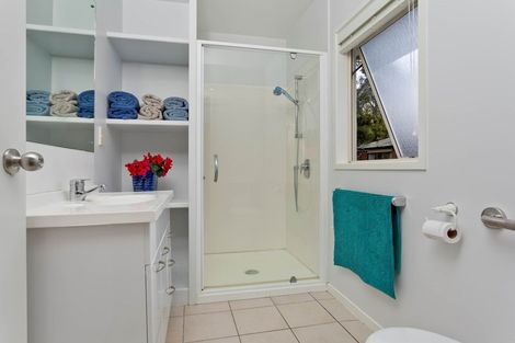 Photo of property in 164a Sunnynook Road, Sunnynook, Auckland, 0620