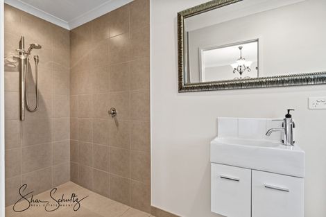 Photo of property in 18 Pahi Road, Paparoa, 0571