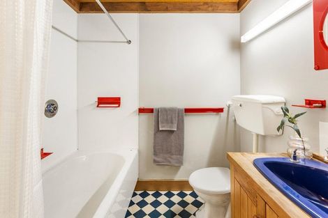 Photo of property in 1 Valley Street, Island Bay, Wellington, 6023